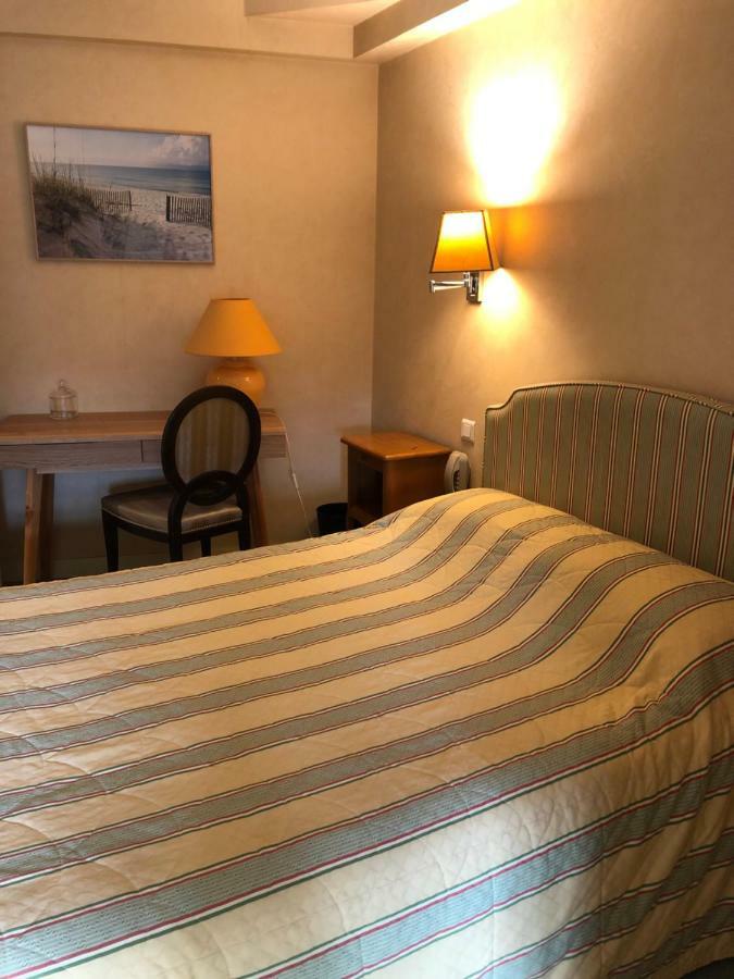 Le Cabouillet Hotel LʼIsle-Adam Eksteriør billede