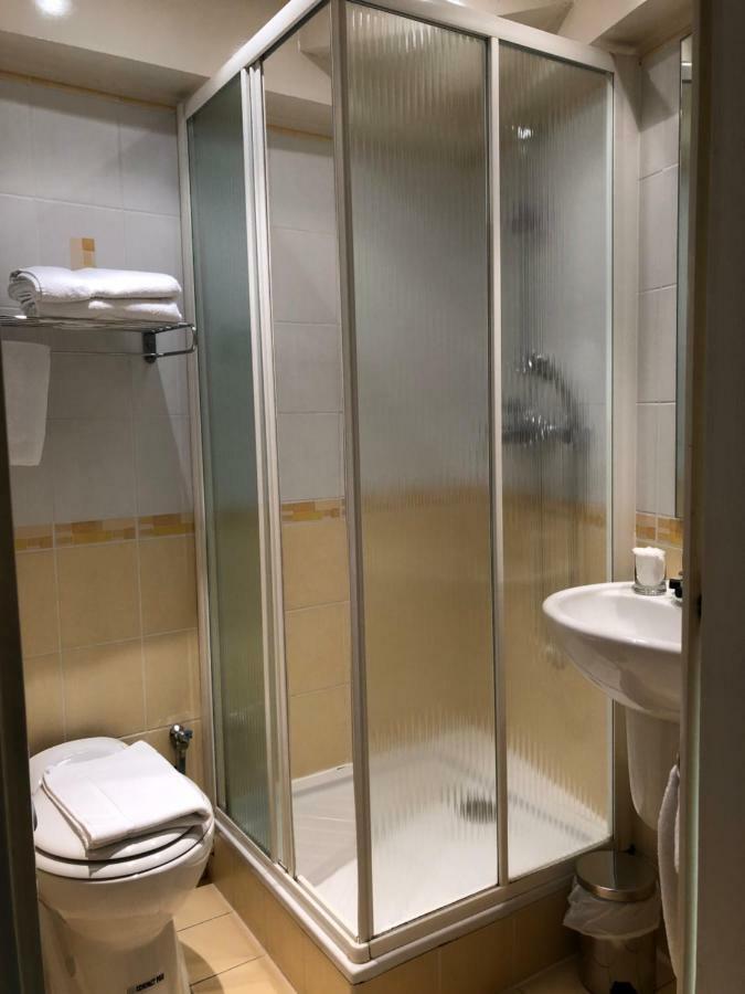 Le Cabouillet Hotel LʼIsle-Adam Eksteriør billede